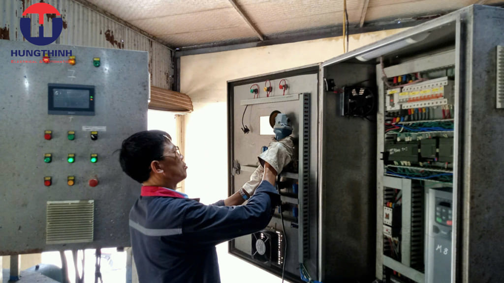 ngoài bảo trì bảo dưỡng hưng thịnh còn cung cấp dịch vụ sửa chữa, nâng cấp cải tiến tủ điện công nghiệp